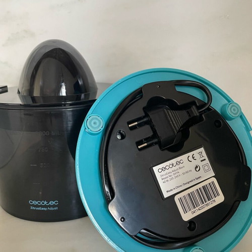 Cecotec electric juicer used with 2 cones and 1 Lt jug