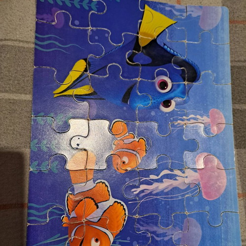 Disney wooden puzzle set 3x24 pieces Finding Dory with wooden box like new