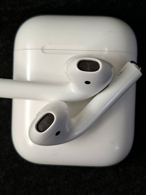 AirPods Bluetooth Earphones like new