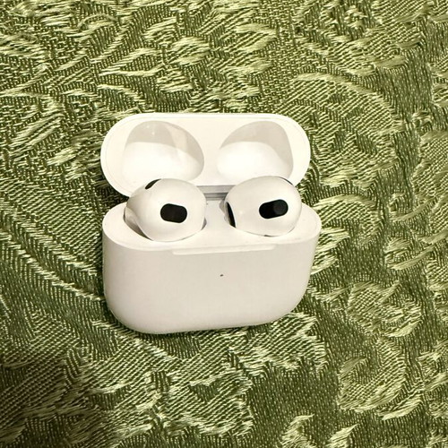 AirPods 3 used