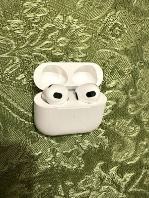 AirPods 3 used