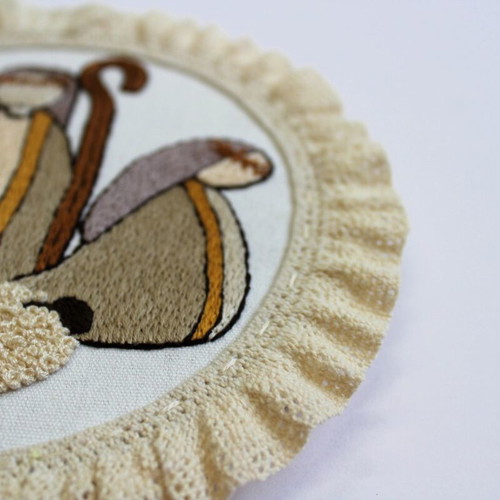 Shepherds with 3D embroidered lambs, 15cm, new