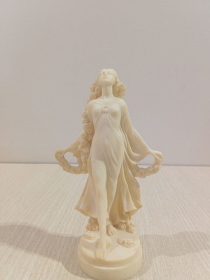 Alabaster handmade statue in like new condition, 18 cm tall