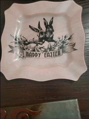 Vicko square platter new, pink with Easter bunny design