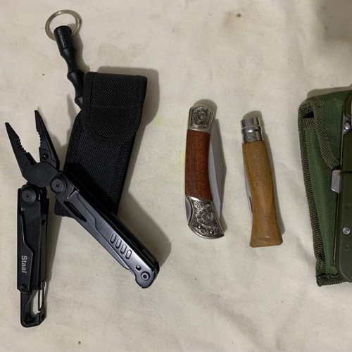 Staal multitool used with case and spare blades