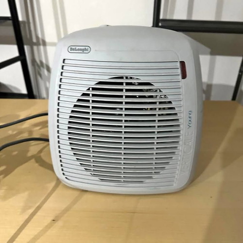 DeLonghi Verticale Young space heater like new