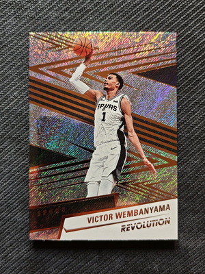 Base card Victor Wembanyama Revolution NBA 24/25 new