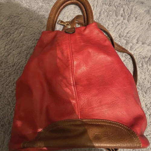 Women's backpack bag like new, red, versatile straps