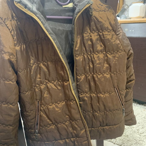 Girls' jacket size S, like new, brown, zipper issue