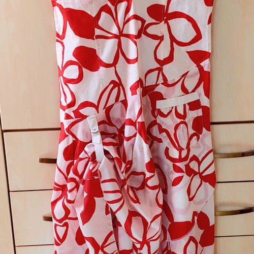 Summer dress with floral pattern and side tie