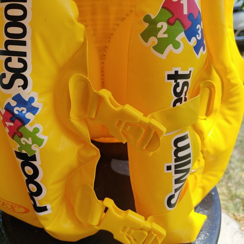 Intex Swim School Kids Life Jacket Like New for Ages 3-6