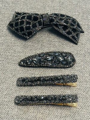 Lynne hair clips like new, black and silver