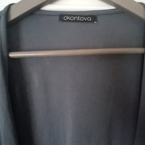 Ckontova wrap top in dark gray like new