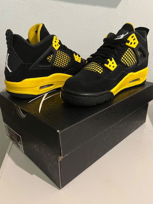 Air Jordan 4 Lighting sneakers size 36
