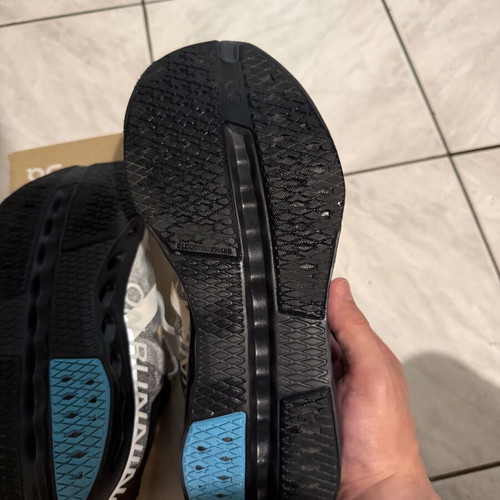 On Cloudsurfer Next Lumos sneakers size 42.5 like new black/dew