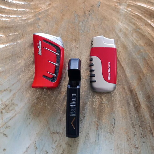 Vintage Marlboro collectible lighters like new with metal case