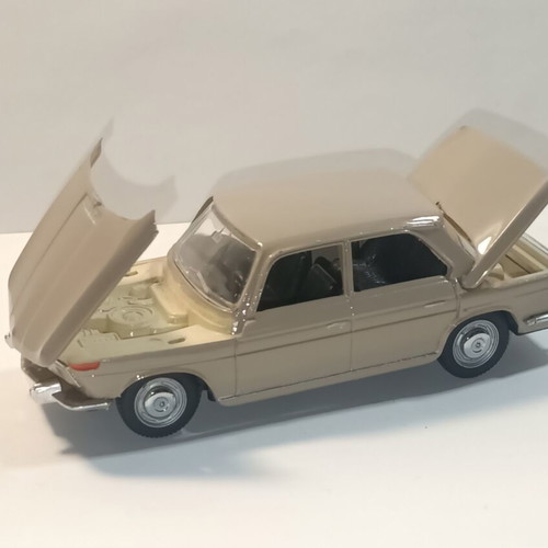 BMW 2000 Ti Lux 1966 κλίμακα 1/43 μεταχειρισμένο με ανοιγόμενα μέρη