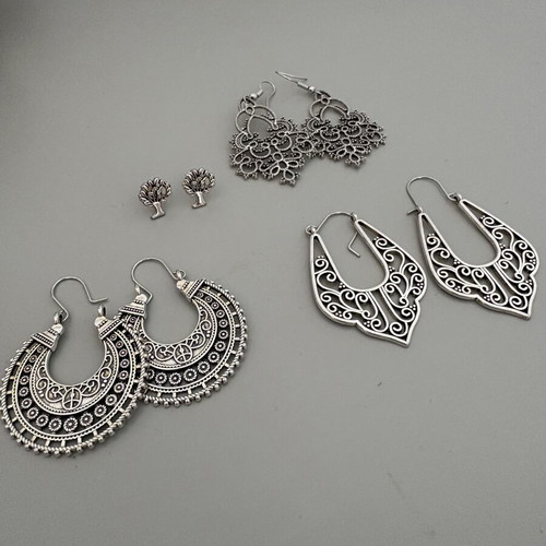 Earring set like new, 3 pairs dangle and 1 pair stud, silver color