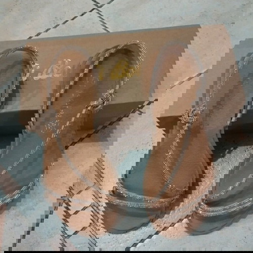 Πέδιλα δερματινα στρωτά με glitter λουράκια.