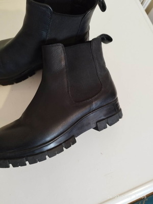 Nak leather Chelsea boots black, like new, size 37