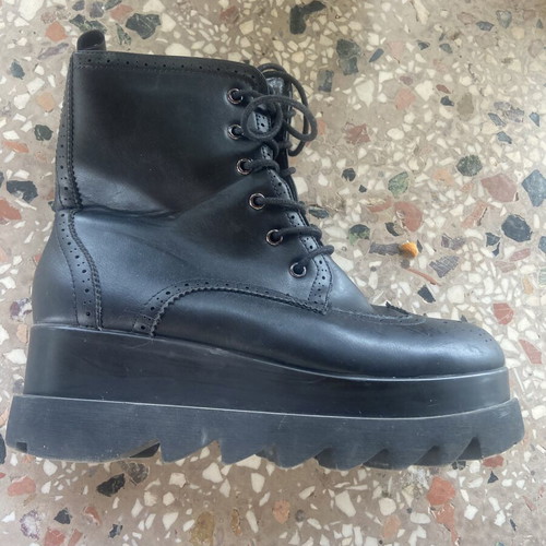Migato black ankle boots size 39 like new with brogue details