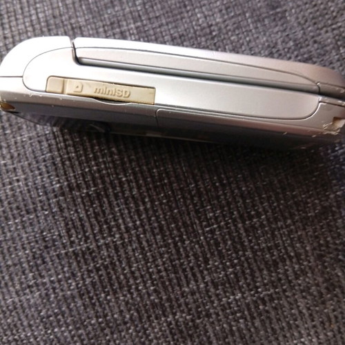 Mitsubishi M430i clamshell phone used without charger