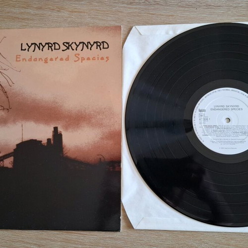 Lynyrd Skynyrd Endangered Species LP like new, rock