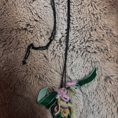 Handmade necklace with 3d flowers like new