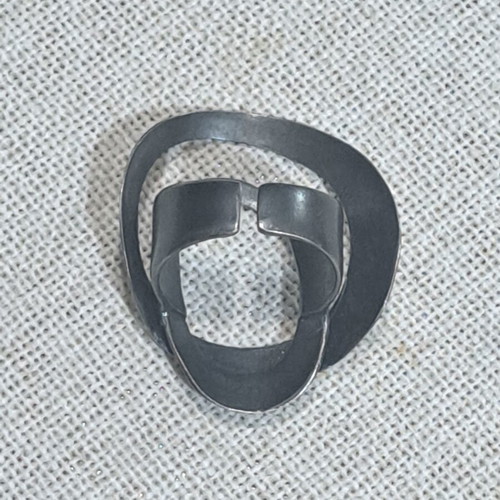 Silver 925 Ring like new, open design with double texture