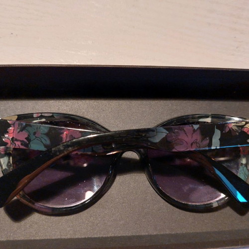 Sunglasses used with horn frame and purple UV protection lens
