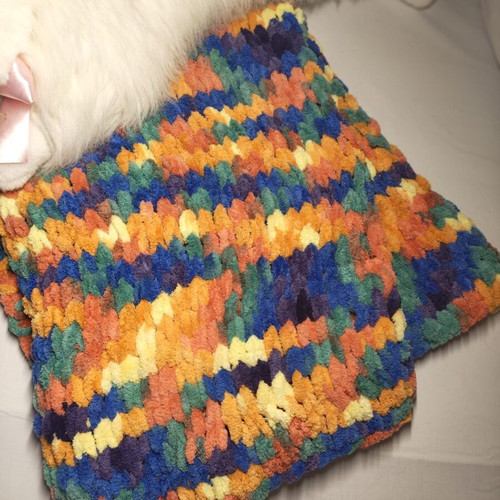 Handmade baby blanket new, soft plush yarn, 100x85 cm