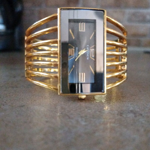 Women's wristwatch handcuff style new gold