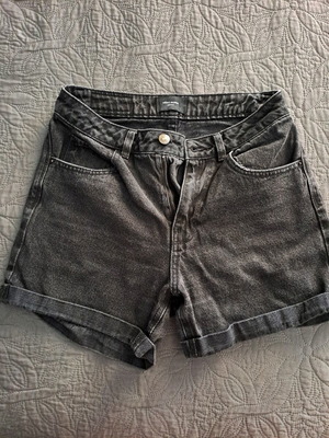 Vero Moda denim black grey wash shorts like new, size S