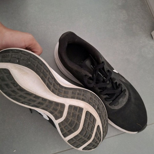 Nike athletic shoes size 40 like new, black