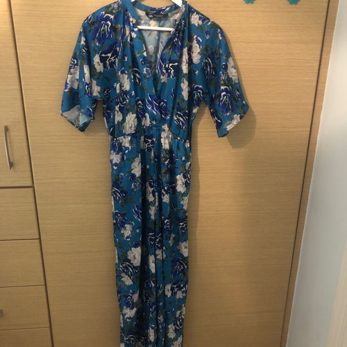 Zara floral jumpsuit with v-neck like new, XS size