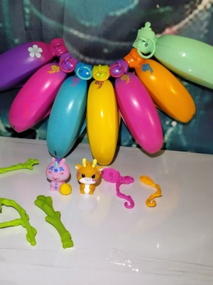 Bananas Surprise Toys set used, 7 bananas and 2 figures
