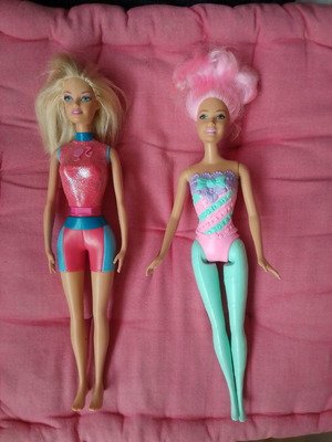 Barbie dolls like new, pack of 2