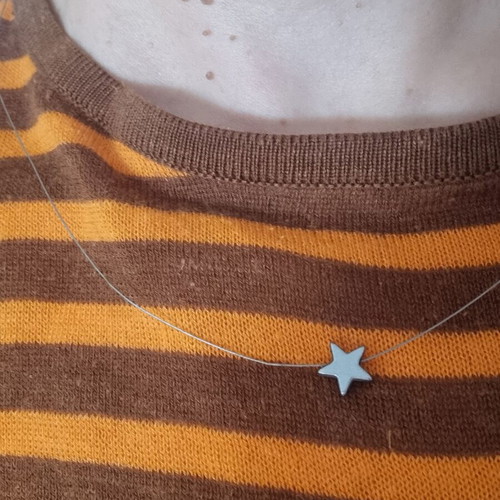 Star-shaped silver necklace like new