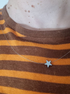 Star-shaped silver necklace like new