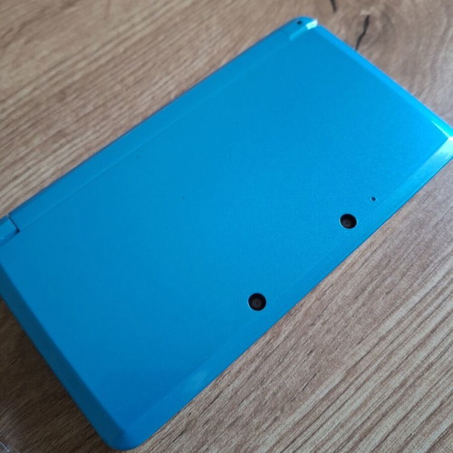 Nintendo 3DS Coral Blue like new with original stylus and USB cable