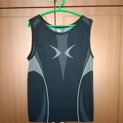 Gym tank top like new, size L, black