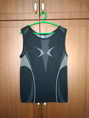 Gym tank top like new, size L, black