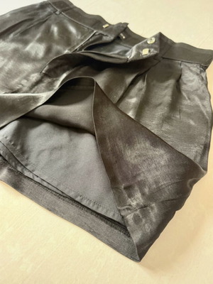 Zara σατέν σορτσάκι σε μαύρο, μέγεθος M