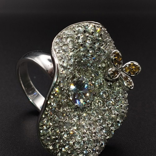 Ring Large Flower with Zircon like new