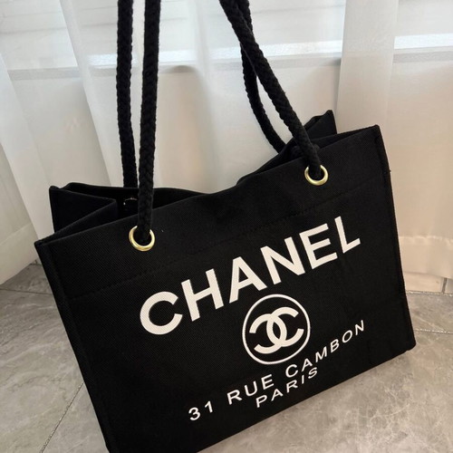 Chanel shoulder bag new, black and white, 35x25cm