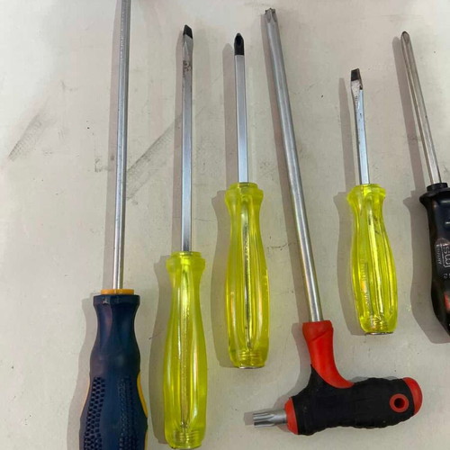 Set of 10 various hand screwdrivers used