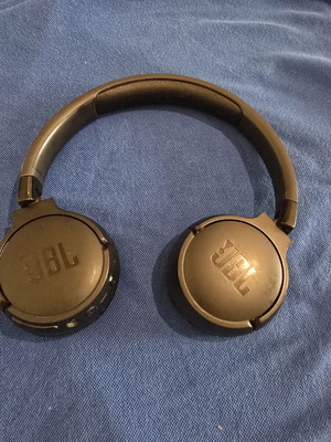 JBL Tune 660NC wireless headphones