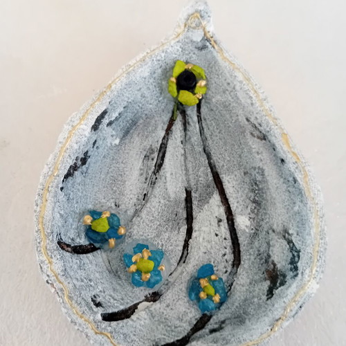 Ceramic decor inspired by Cyclades, new, with stones and acrylic paint