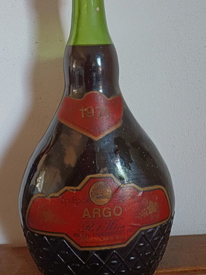 Argo Red Wine Antique Bottle like new