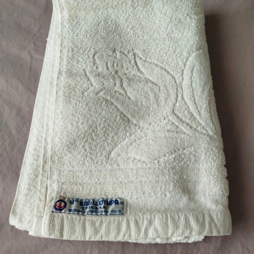 Klotsotiras face towel like new with embossed design